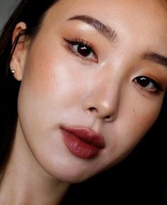 20 Beautiful Natural Wedding Makeup Looks That Are In - Society19 Natural Wedding Makeup Looks, Simple Wedding Makeup, Wedding Hairstyles And Makeup, Asian Bridal Makeup, Korean Makeup Tutorials, Best Natural Makeup, Bridal Makeup Natural, Beauty Make-up, Braut Make-up