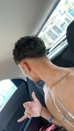 Low fade Taper Fade Long Hair, Mens Haircuts Thick Hair, Taper Fade Short Hair, Fade Haircut Curly Hair, Low Taper Fade Haircut, Mid Fade Haircut, Haircut Selfie, Photo Hijab, Low Skin Fade