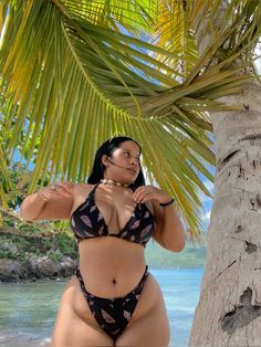 Curvy girl Chubby Swimsuit Pose, Swimsuit Pose, Swimsuit Fits, Summer Picture Poses, Big Girl Fashion, Foto Ideas Instagram, Beach Poses, Women Photography Poses, Body Inspiration