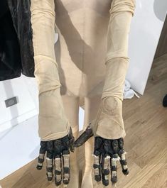 2024 Runway, Runway Collection, Fashion Killa, Costume Design, Fitness Inspo, Fashion Inspo Outfits, Cool Girl, Style Me, Gloves