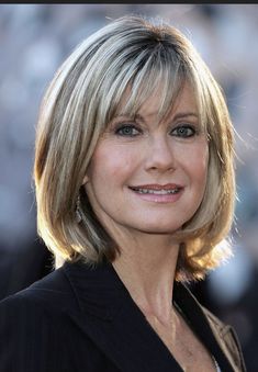 Olivia Newton John Hairstyles, Haircuts For Medium Length Hair, Olivia Newton, Bob Haircut With Bangs, Bob Hairstyles For Fine Hair, Athletic Hairstyles, Olivia Newton John, Haircuts For Medium Hair, Short Bob Haircuts