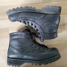 "Prospector Black Leather Steel Toe Boots - lace up military style combat hiking boots - chunky lug Vibram sole - insulated lining - quality durable boot good for outdoor work - label says size 9.5 B (women's sizing) Approx measurements- insole length 10, insole toe width 3.25\", outer sole length 11\", height 6\", heel 1.25\" Good used condition- there is a small tear in the material inside that attaches the tongue to the side of the boot, but it is not at all visible from exterior Shop Information: Worldwide shipping available. Please contact me for a shipping quote for: - orders outside of Canada/US - bundles of more than one item - overnight or expedited shipping  Please read item description and examine photos carefully before purchasing. I'm happy to answer any questions.  For more u Military Lace-up Boots For Outdoor Activities, Military Steel Toe Round Toe Boots, Rugged Black Lace-up Boots For Outdoor Work, Military Style Steel Toe Boots, Sturdy Lace-up Boots For Outdoor Work, Rugged Insulated Lace-up Combat Boots, Military Steel Toe Work Boots, Rugged Ankle Combat Boots For Outdoor Activities, Military Style Steel Toe Work Boots