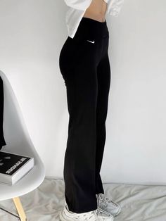 Gym Outfits Aesthetic Sweatpants, Pants For Women Fashion, Pretty Gym Outfits, Good Fashion Sense Aesthetic, Nike Dryfit Outfit, Graduation Outfit Inspiration, Excersise Outfits Women, Practice Outfits Aesthetic, Gym Aesthetic Women Outfits