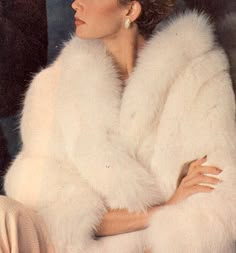 celia st james aesthetic Vanessa Abrams, Bridal Fur, Mode Editorials, Wedding Fur, Rebecca Ferguson, Fur Stole, Classy Aesthetic, Vintage Fur, White Fur