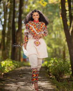 Eritrean Dress, Ethiopian Clothing, Ethiopian Traditional Dress, Ethiopian Dress, Habesha Kemis, Costumes Around The World, Handwoven Fabric, Types Of Embroidery, Traditional Clothes