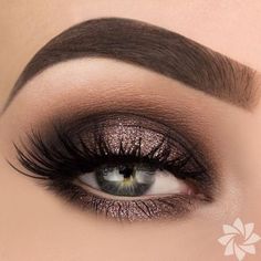 Machiaj Smokey Eyes, Dramatic Eyeshadow, Wedding Makeup For Brunettes, Natural Eye Makeup Tutorial, Makeup Tip, Simple Eyeshadow, Brunette Makeup, Eyeshadow For Brown Eyes