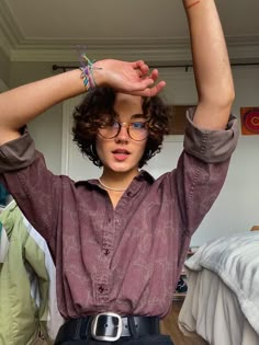 Unisex Curly Haircut, Messy Curly Hair Short, Queer Curly Hairstyles, Short Curly Haircuts 2c, Lesbian Curly Hair Short Hairstyles, Gender Fluid Curly Hair, Curly Short Hair Nonbinary, Gender Neutral Curly Haircut, Queer Short Curly Hair