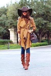 Floppy hat and flowy wrap. Add boots and a handbag and you've got yourself the cutest fall outfit ever! I love 70's fashion <3 Big Hats, 1970's Fashion, Outfit Work, Head Gear, 1970s Fashion, Belted Coat, 70s Style, Cute Fall Outfits