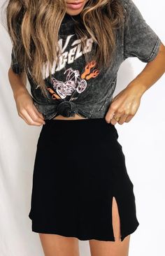 Your go-to staple skirt has just arrived - the Laura Skirt in Black! Pair with a cute crop and some boots for an edgy and easy daytime look! Pastel Outfit, Basic Skirt, Rock Outfit, Looks Street Style, Edgy Outfits, Looks Style, Black Skirt, Skirt Outfits, Womens Fashion Casual