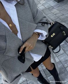 Outfits For Work Casual Office Wear Chic, 20 Year Old Birthday Ideas Woman Outfit, Chique Outfits Classy Chic, Intimidating Aesthetic, Chic Fall Outfits Classy, Ss24 Outfits, Elegant Autumn Outfit, Casual Chic Aesthetic, Vienna Fashion