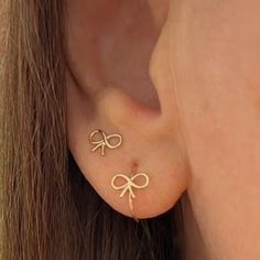 Adorable and all handmade and designed by us in our studio in California, the Itsy Bitsy Bow hoops are available in solid yellow gold 14K. Measurements Bow: 0.7cm (0.276") by 0.5 cm (0.196") Measurement Hoops: 0.5" from post to the bottom of the hoop Available as pair or single, please make sure to select the correct option. Thank you Gold Plated Cartilage Earrings As Gift, Yellow Gold Sterling Silver Cartilage Earrings As Gift, Pierced Yellow Gold-plated Ear Climbers, Pierced Yellow Gold Plated Ear Climbers, 14k White Gold Filled Earrings For Gift, Yellow Gold Plated Pierced Ear Climbers, 14k White Gold Filled Earrings As Gift, Yellow Gold Plated Ear Climbers, Pierced Yellow Gold 14k Gold-filled Earrings