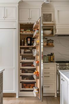 17 Clever Tiny House Kitchen Storage Ideas For Small Spaces Tiny Kitchen Storage Ideas, Tiny Kitchen Storage, Tiny House Kitchen Storage, Clutter Free Kitchen, Kitchen Storage Ideas, Small Pantry, Tiny House Kitchen