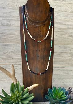 Western Style Beaded Necklace, Making A Beaded Necklace, Heishi Bead Jewelry Ideas, Seed Bead Jewelry Necklaces, Heishi Bead Ideas, Native Beaded Jewelry, Native American Jewelry Diy, Wire Bead Jewelry, Western Beaded Necklace