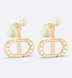 The refined and elegant Dior Tribales earrings offer a new take on the iconic House design. The hallmark resin pearls showcase a gold-finish metal CD signature, further adorned with white resin pearls. The delicate earrings will lend a lovely contrast to any relaxed daily outfit and embellish an evening look.. Christian Dior Earrings, Dior Earrings, Jeweled Earrings, Christian Dior Couture, Dior Jewelry, Gold Pearl Earrings, Fashion Jewelry Earrings, Delicate Earrings, Look Casual