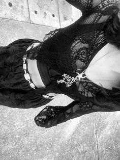 Goth Necklaces, Goth Outfit Ideas, Retro Outfit, Goth Outfit, Summer Goth, Goth Necklace, Lace Designs, Gothic Makeup, Witch Outfit