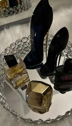 Clean Perfume Scents, Good Girl Perfume, Fasion Outfits, Beauty Design, Luxury Lifestyle Dreams, Perfume Scents, Perfume Lover, Luxury Fragrance, Luxury Perfume