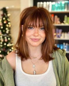 Bangs With Medium Hair, Shoulder Length Hair Cuts, Short Hair With Bangs, Cut My Hair, Hair Inspo Color, Shoulder Length Hair, Medium Length Hair Cuts, Aesthetic Hair