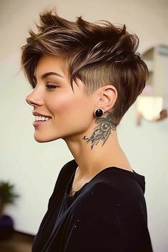 Pixie Hair Cut: 62+ schicke Varianten für moderne Looks - hairtastic.de Best Haircuts For Women, Haircuts Women, Edgy Pixie Haircuts, Edgy Pixie, Best Haircuts, Short Curly Haircuts