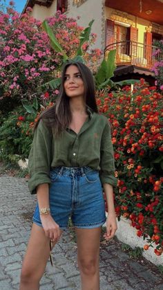 Credit 📸@americanstyle Hot Weather Outfits, Europe Outfits, Green Shirt, Summer Fashion Outfits, Mom Outfits, Looks Style, Mode Inspiration