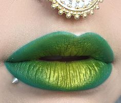 Eel Makeup, Ombré Lip, Nails Lips, Lip Looks, Metallic Lips, Blue Lips, Ombre Lips, Green Things