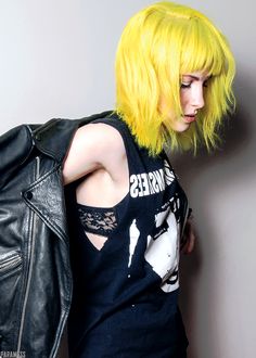 Hayley Williams Short Hair, Hayley Williams Hair, Hair Styles Lines, Extreme Hair Colors, Jessie Paege