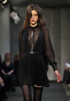 Coctail Dresses, Mode Casual, Wednesday Addams, Mode Inspo, Agra, Inspiration Mode, Thigh High