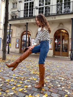 Girls Jeans Outfit, Inspi Outfit, How To Wear Jeans, Instagram Contest, Style Parisienne, Mode Hippie, Parisian Chic Style, Parisian Women, Ready For