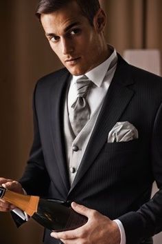 In love with the thought of my man in a suit style like this! The great matches my wedding party too! Very pleasing. Dark Gray Suit, A Man In A Suit, Man In A Suit, Mens Attire, Sharp Dressed Man, Groom Suit, Groom Attire, Well Dressed Men, Groom And Groomsmen