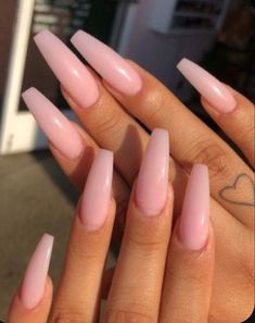 Acrylic Nails Kylie Jenner, Kylie Jenner Nails, Nail Goals, Shellac Nails, Nails Pink, Oval Nails, Pretty Little Thing, Matte Nails