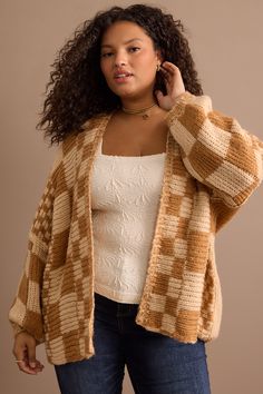 Wrap yourself in cozy style with this chunky cardigan featuring a delightful checkered pattern. The balloon sleeves add a touch of whimsy to your look, making it perfect for any occasion. Made from soft and warm material, this cardigan ensures you stay comfortable. Different Body Sizes, Checkered Cardigan, Layering Essentials, Crewneck Sweaters, Wedding Branding, Free Jeans, Two Friends, Outfit Looks, Cozy Style