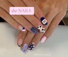 Tilly Joan Nails, Navy Blue And Light Pink Nails, Short Box Nails Designs, Nail Designs With Navy Blue, Navy And Pink Nails Ideas, Marine Nails Designs, New York Nail Ideas, Nail Ideas One Color, Blue And White Floral Nails