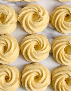 This simple yet delightful recipe for Piped Butter Cookies is ideal for anyone who adores the rich, buttery flavor of classic cookies that simply melt in your mouth. Vanilla Butter Cookies Recipe, Easy Butter Cookies, Butter Cookie Recipe, Bake Cake, Butter Cookies Recipe, Buttery Cookies, Butter Cookie, Beautiful Cookies, Cookie Icing