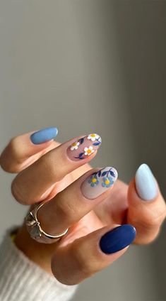 Nail Art Designs White, Floral Nail Art Designs, Flower Nail Design, Floral Nail Designs, Floral Nail, Simple Gel Nails, Floral Nail Art