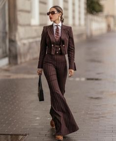 Pant Suits For Women Wedding Guest, Outfit Formal Juvenil, Corporate Baddie, Lawyer Outfit, Elegant Outfit Classy, Mode Chanel, Pant Suits, Stylish Work Attire, Woman Suit Fashion