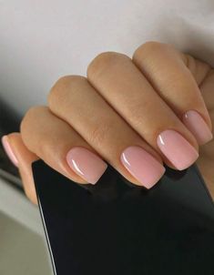 Faux ongles rose clair Work Friendly Nails, Nails For Short Fingers, Pink Base Nails, Nail Base Color, Base Gel Nails, Base Nails, Nails Elegant, Short Fake Nails