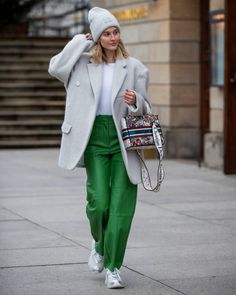 Colorful Winter Outfits, Purple Trench Coat, Red Leather Pants, Green Turtleneck Sweater, Ideal Closet, Style Casual Chic, Black Turtleneck Sweater