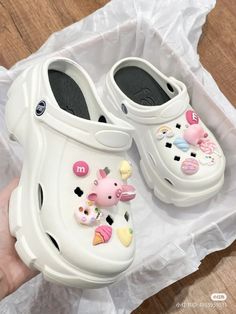 Crocks Outfits, Crocs With Charms, Crocs Ideas, Summer Clogs, Platform Crocs, Pretty Sandals, Cute Dress Outfits