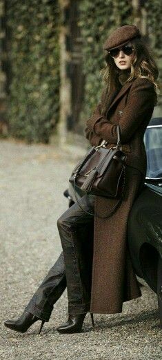 Love the entire look Fall Fashion Coats, Outfit Chic, Brown Coat, Street Style Inspiration, Mode Inspiration, Look Fashion, Autumn Winter Fashion