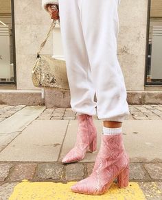 Zapatos Animal Print, Boots Aesthetic, Pink Fall, Dr Shoes, Fall Boots, Mode Inspo, Grunge Style, Looks Style