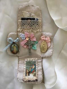 Faith Crafts, Shrines Art, Catholic Decor, Prayer Corner, Astuces Diy, Home Altar