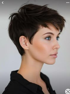 Cute Pixie Haircuts For Thick Hair, Spikey Pixie Cuts, Hairstyle For Chubby Face, Oval Face Haircuts, Oval Face Hairstyles, Short Layered Haircuts, Short Hair Balayage, Penteado Cabelo Curto, Short Pixie Haircuts