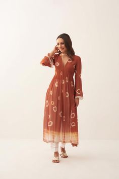 Kurti Trends, New Dress Pattern, Stylish Kurtis Design, Anarkali Dress Pattern, Simple Kurta Designs, Casual Indian Fashion, Fancy Kurti, Indian Saree Blouses Designs, Long Dress Design