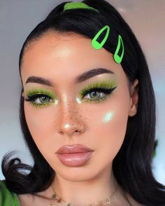 Makeup Verde, Green Eye Makeup, Instagram Baddie, Green Makeup, Green Eye, Colorful Eye Makeup