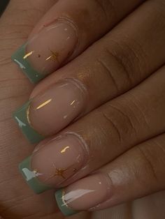 #nailart #frenchtipnails #greenandgold #simplenailart #cutenails Square Acrylic Nails Green Design, Regular Nails Design, Nail Inspo For Emerald Green Dress, Short Acrylic Nails Green And Gold, Sage Green Nail Ideas Square, Green French Tip Design Nails, Acrylic Nail Square Designs, Green And Gold Simple Nails, Green Gold French Nails