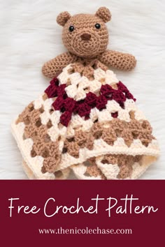 a crocheted teddy bear sitting on top of a blanket with text overlay that reads free crochet pattern