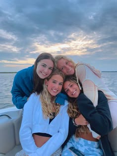 Boat Trip Aesthetic Friends, Friends On Boat Aesthetic, Summer Instagram Pictures Friends, Lake Instagram Pictures With Friends, Cottage Photos With Friends, Lakehouse Aesthetic Friends