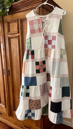 Upcycle Womens Clothes, Sustainable Sewing Projects, Loft Clothes, Clothing Alterations, Quilted Dress, Summer Sun Dress, Patchwork Clothes, Upcycled Clothing