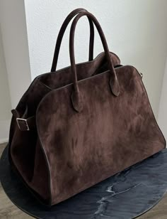 Bags 2024, Linens And Lace, Brown Bag, Classic Bags, Kinds Of Clothes, Warm Brown, Brown Bags, Large Tote Bag