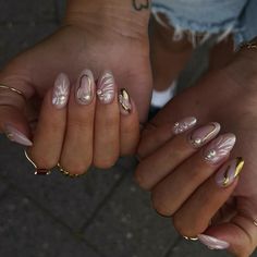 Nail Art Classy Elegant, Gold Detail Nails, Gold Design Nails, Dubai Nails, Gold Accent Nails, Golden Nails, Formal Nails, Summery Nails, Girly Acrylic Nails