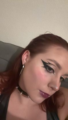 Make up, make-up, graphic eyeliner, rave make up, eyeliner, black eyeliner, gothic, emo Eyeliner Stickers, Eyeliner Black, Graphic Eyeliner, Emo Makeup, Gothic Emo, Black Eyeliner, Star Girl, Eyeliner, Make Up